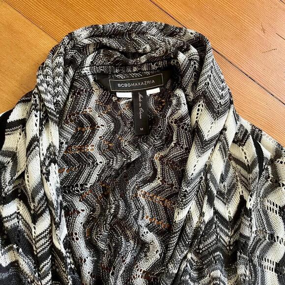 BCBGMAXAZRIA Grey, Black & White Patterned Uneven Hem Sweater, Size Medium - Picture 4 of 6